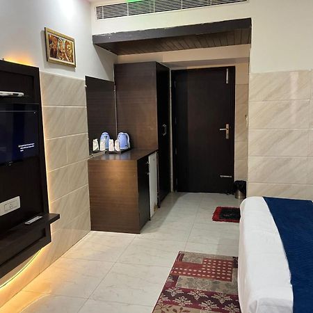 One Earth City Pearl Amritsar Exterior photo