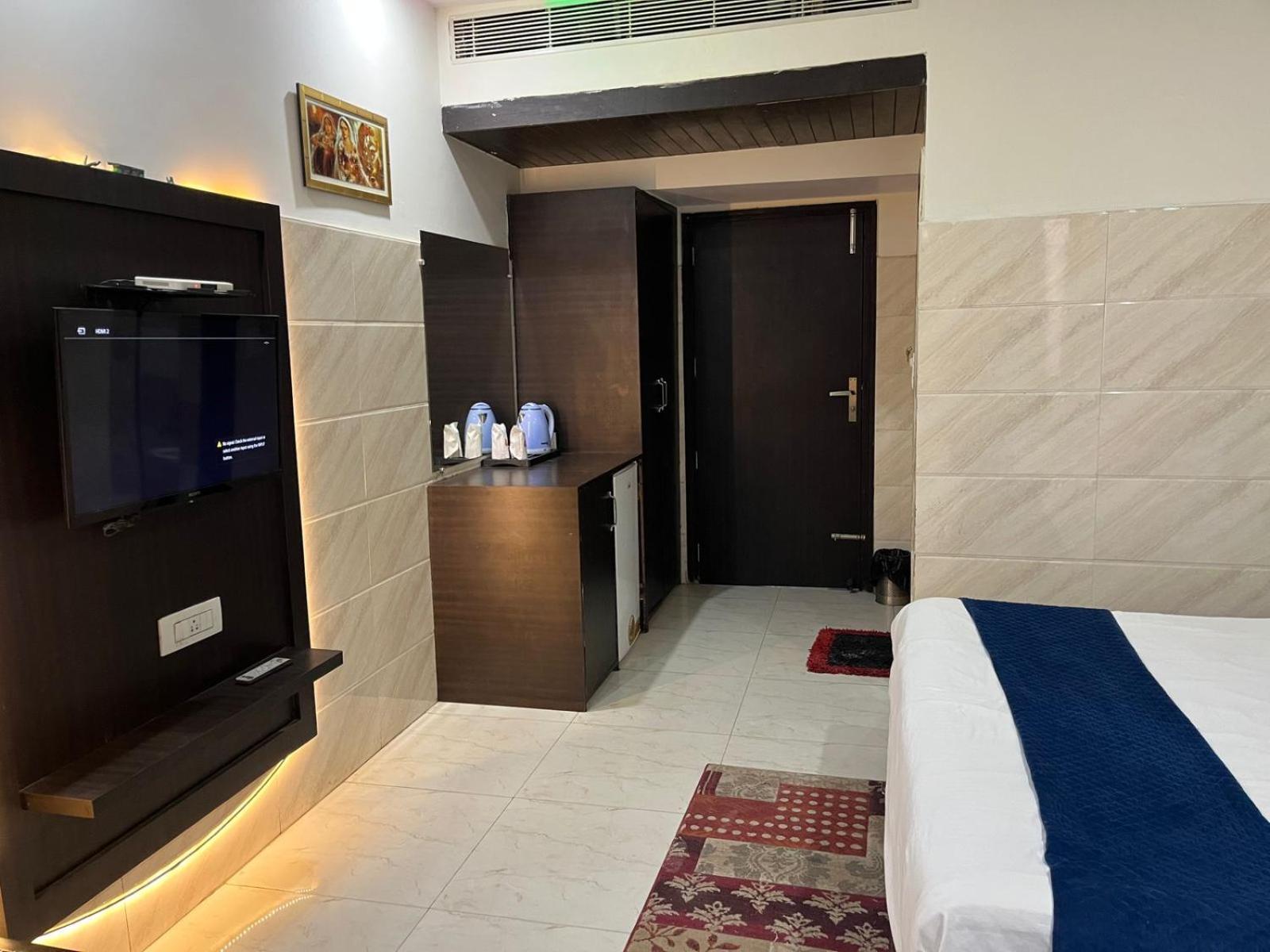 One Earth City Pearl Amritsar Exterior photo